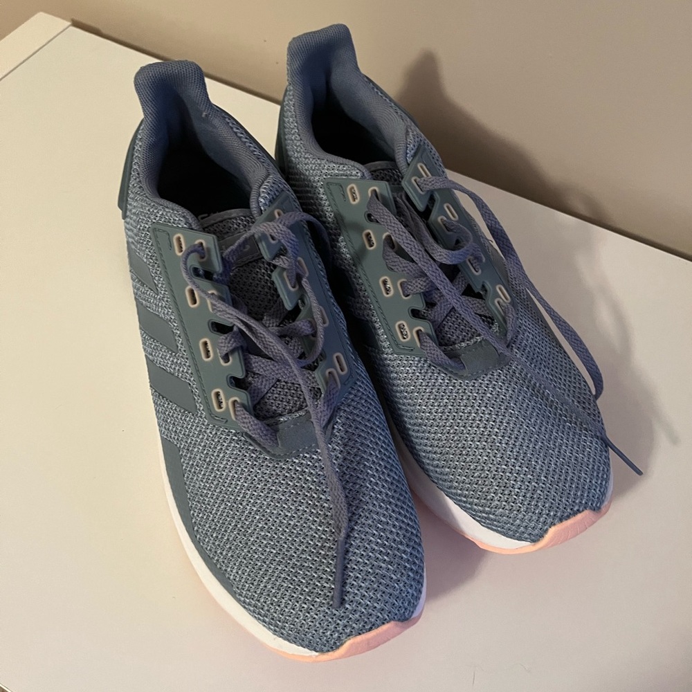 Women’s Adidas tennis shoes